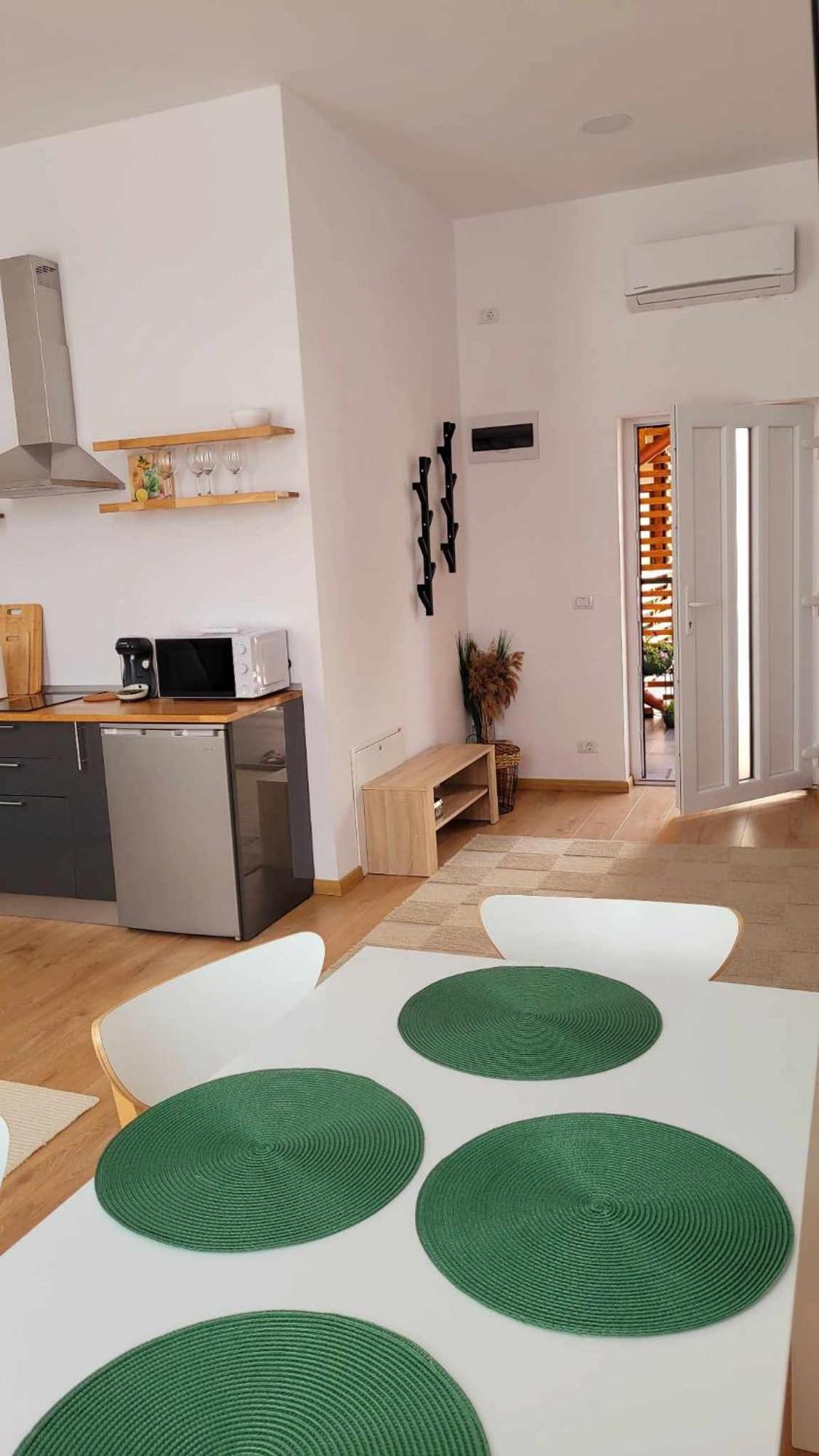 Urban Six Apartment *