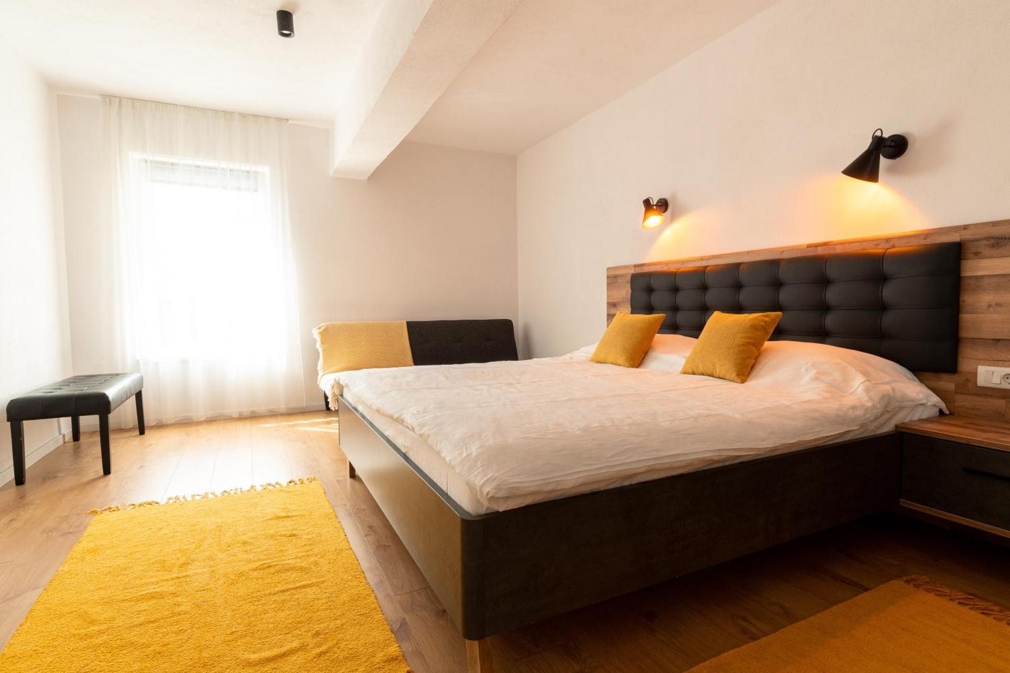 Urban Six Apartment *