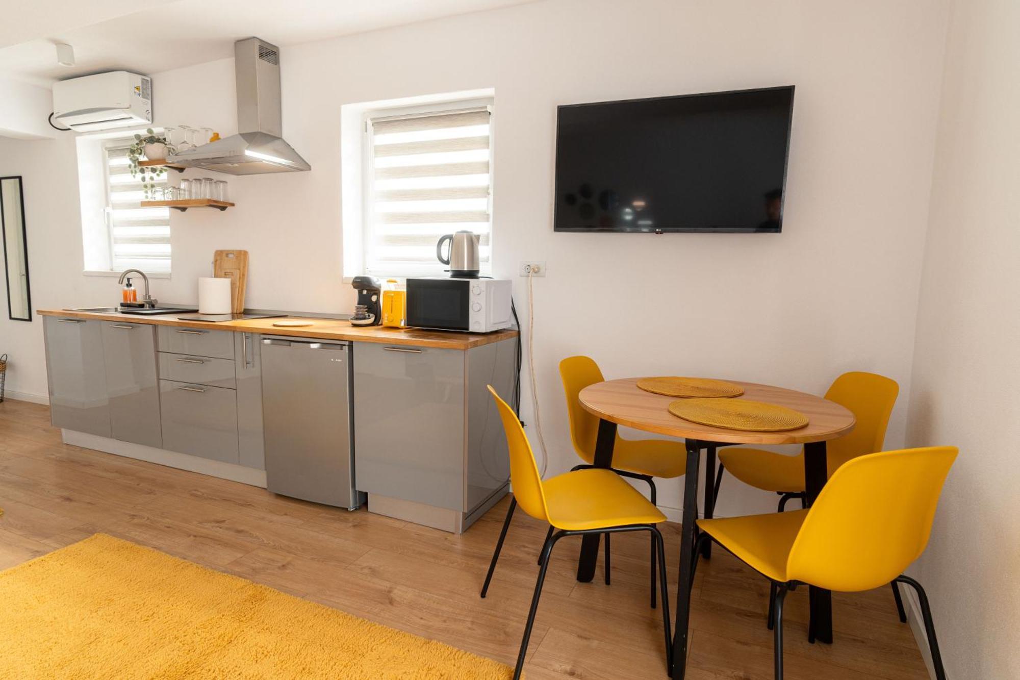 Urban Six Apartment *